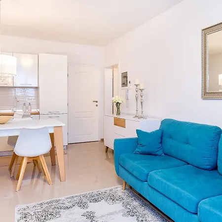 Cozy Aurora Apartment