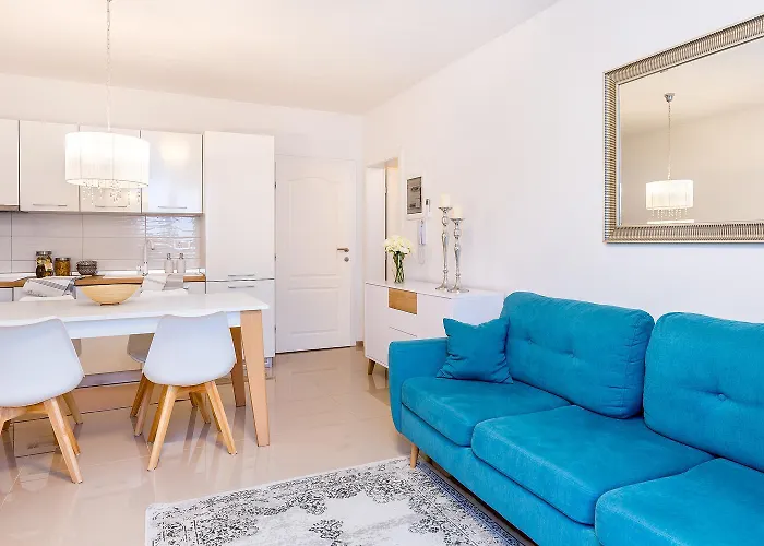 Cozy Aurora Apartment