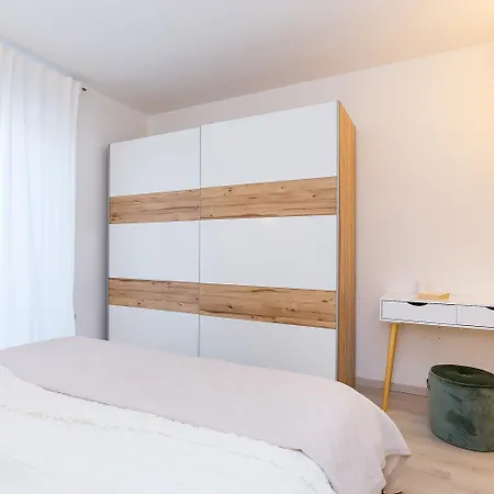 Cozy Aurora Πούλα